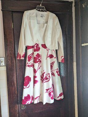 EY Boutique White And Pink Floral 2-Piece A-line Dress & Jacket Set - Size 10